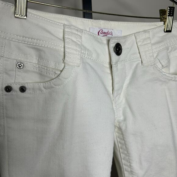 Candies White Jeans- size 1- embroidered pockets, like new, skinny- small flaw - Picture 3 of 7